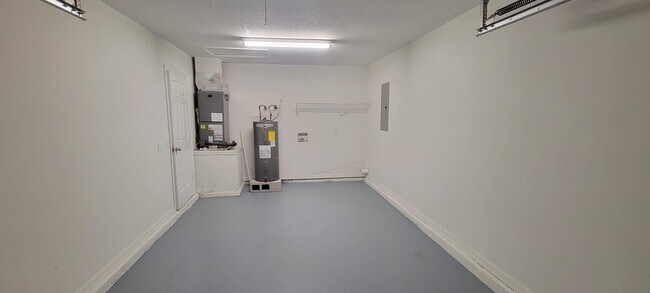 Building Photo - 1405 18th Avenue SW