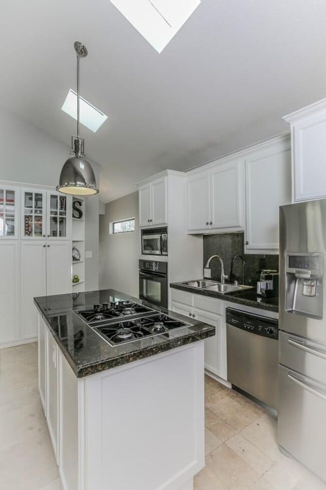 Building Photo - Newly Updated 3-Bedroom House in the Desir...