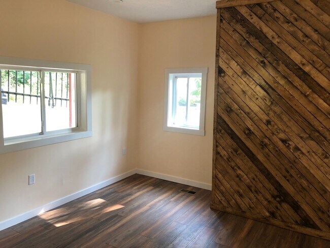 Building Photo - 3 bedroom in Beechview!