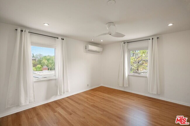 Building Photo - 434 21st Pl