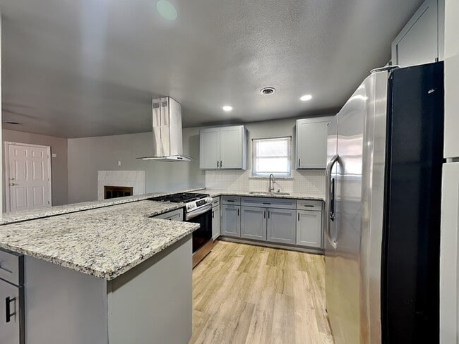 Building Photo - 836 Misty Glen Ln