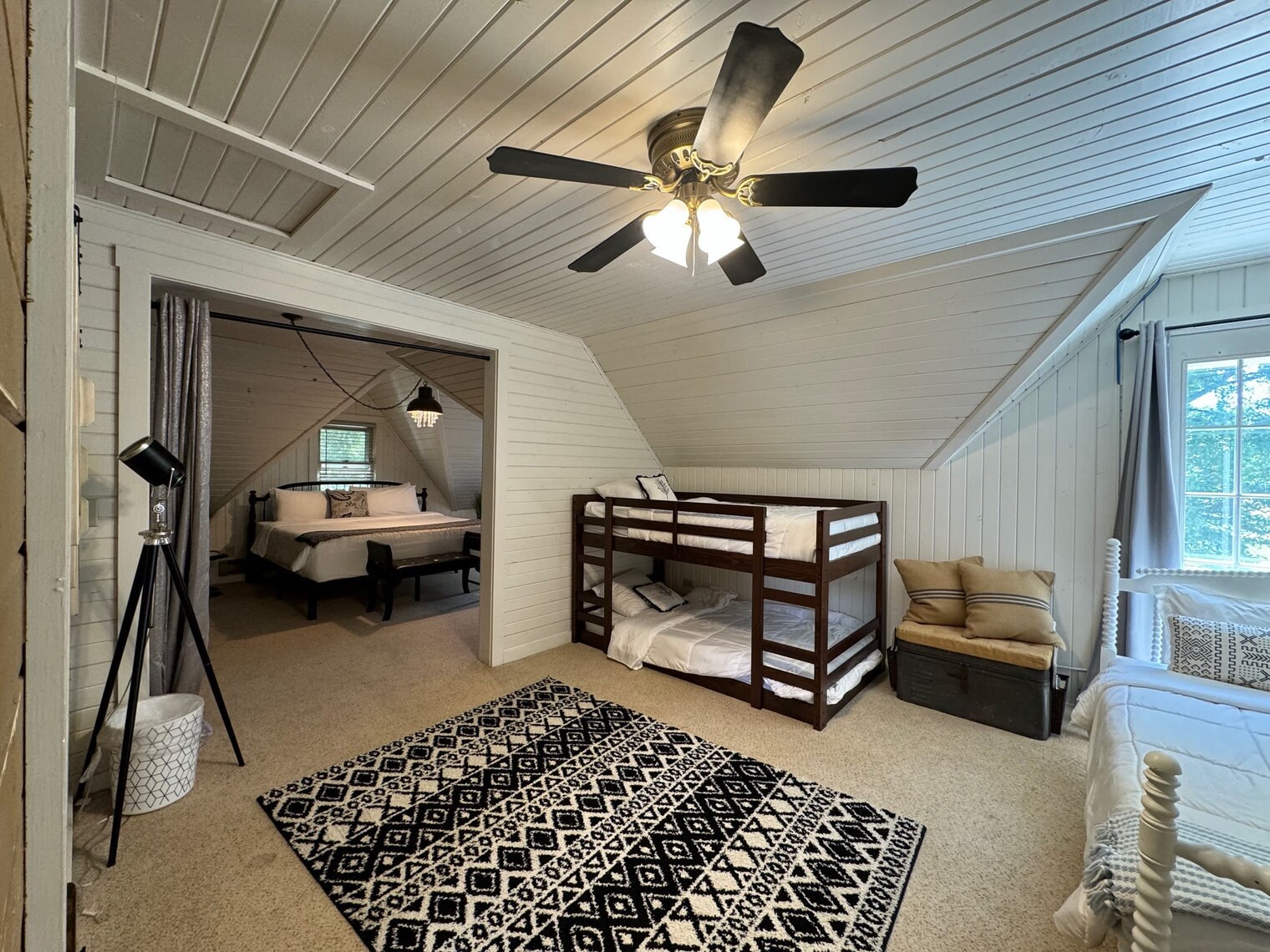 Building Photo - 2002 N Lynndale Dr