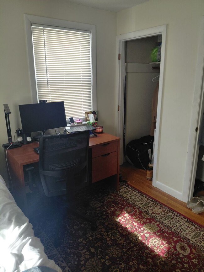 Building Photo - Nicely renovated 3 bed near BU for September 1!