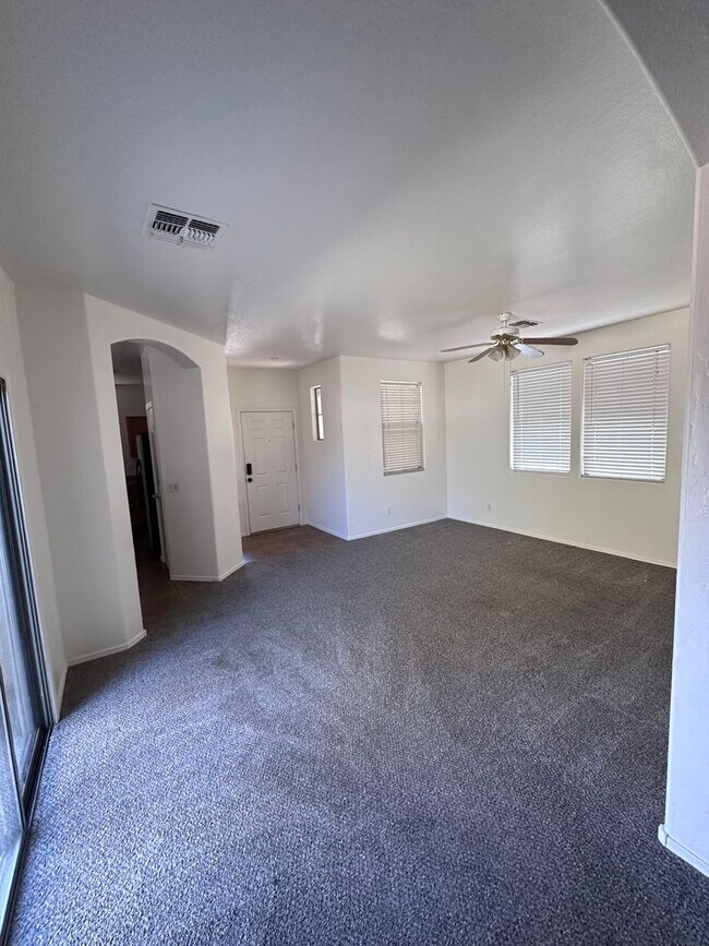 Building Photo - 3 bedroom home in a gated community