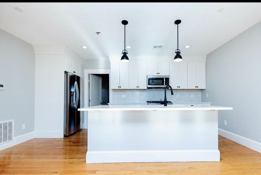 Building Photo - 4 East St