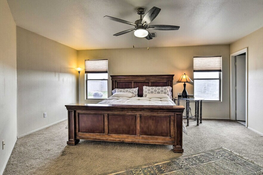 Building Photo - 1836 N Parkside Ln