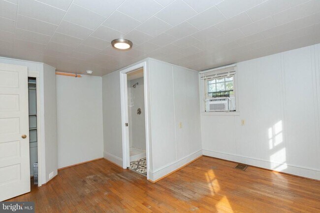 Building Photo - 326 E Liberty St