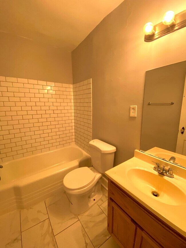 Building Photo - 770 Brower St