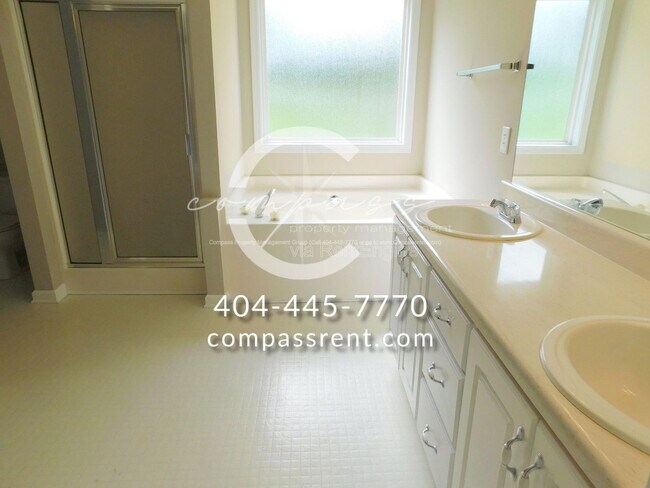 Building Photo - 428 Shadowbrooke Cir SW