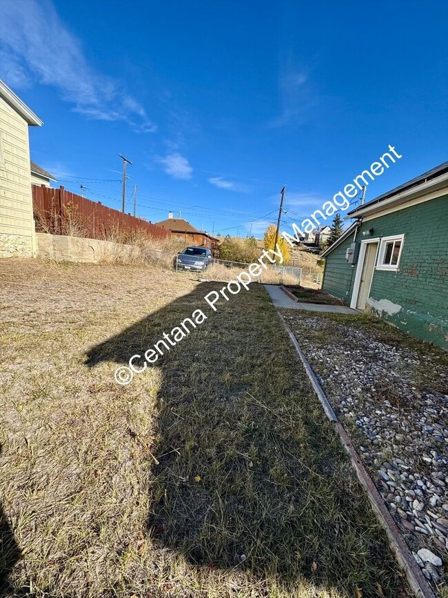 Building Photo - 2 bedroom 1 Bath House
