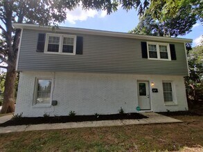 Building Photo - 2 Bedroom Near Downtown Charlotte