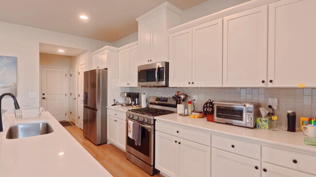Building Photo - 6126 Saddle Horn Dr