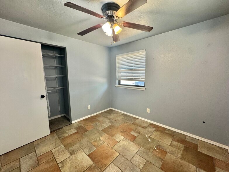 Building Photo - 4200 SE 54th St