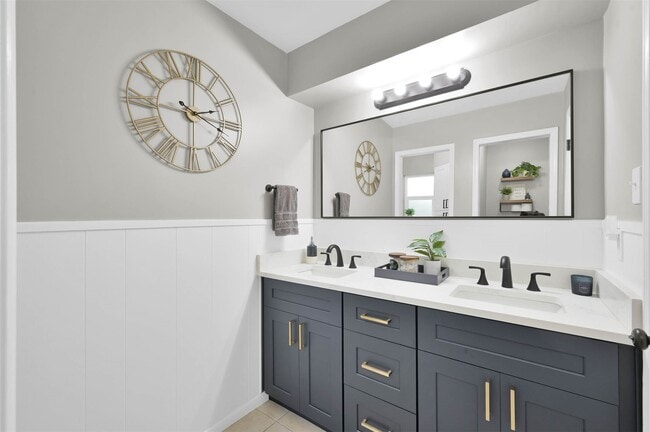 Building Photo - 223 Birchwood Dr