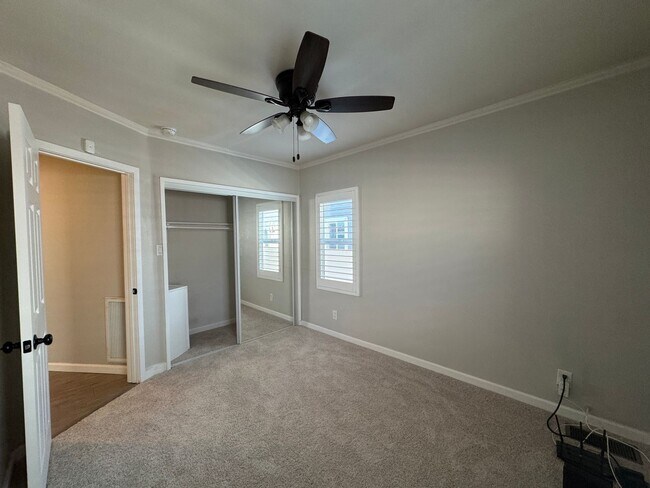 Building Photo - Freshly Renovated 2bd 2ba House