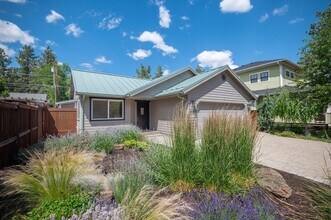 Building Photo - Quintessential Bend Living - 3 Bed | 2 Bat...