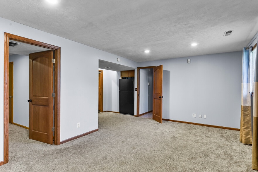 Building Photo - 5016 S 164th St