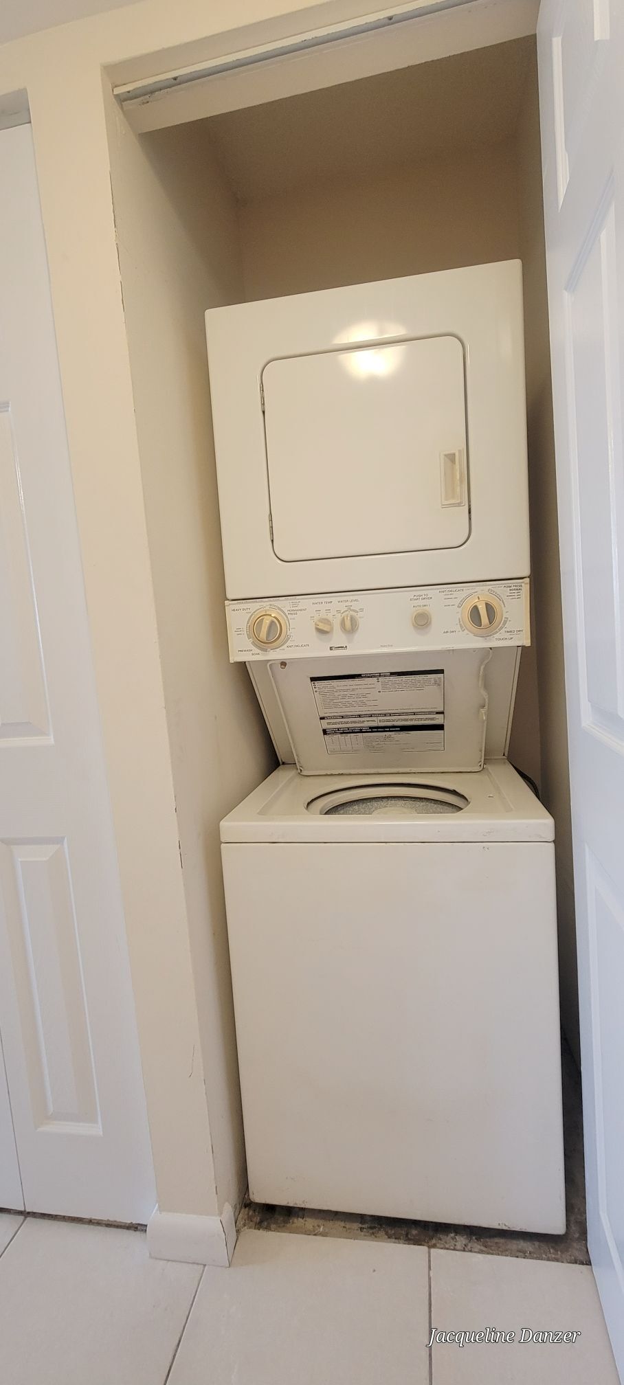 Washer & Dryer - 540 Brickell Key Dr