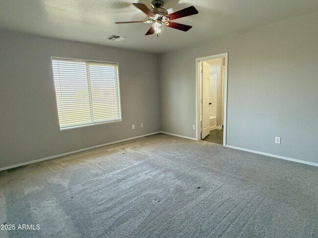 Building Photo - 2528 E Meadow Creek Way