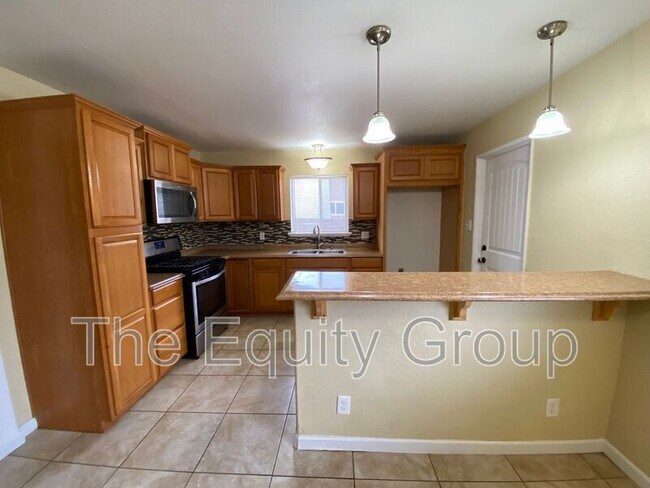 Building Photo - 4327 W School Ave