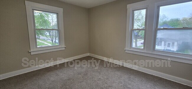 Building Photo - 702 Archer Ave