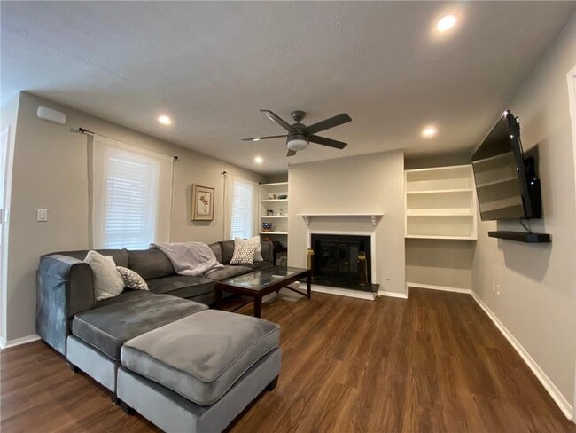 Building Photo - 704 Dunbar Dr