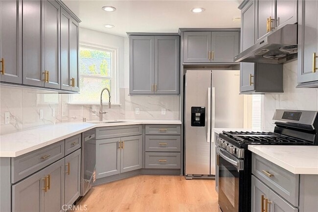 Building Photo - 1505 N Rosewood Ave