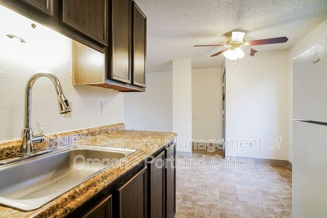 Building Photo - 14140 NE Sandy Blvd