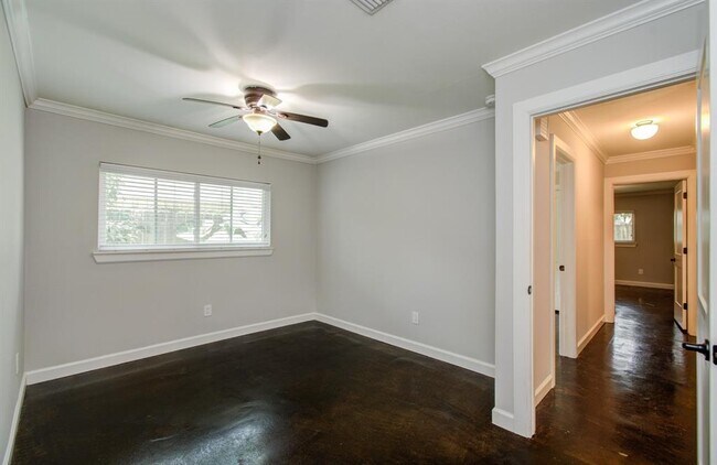 Building Photo - 9426 Charter Ridge Dr
