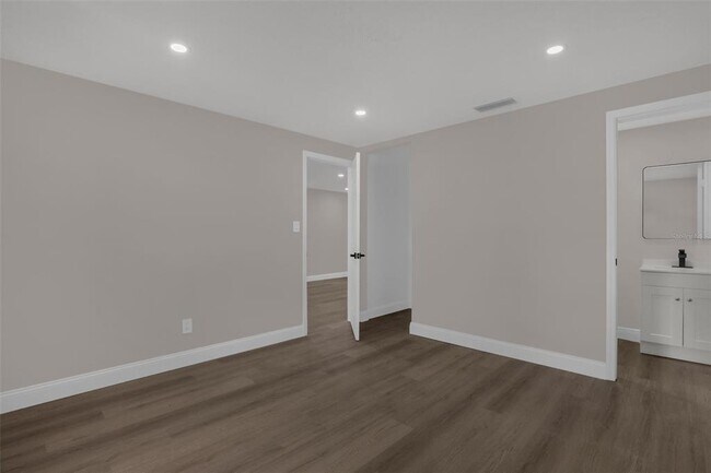 Building Photo - 518 Lavon Dr