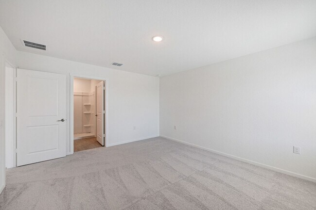 Building Photo - 606 W Cypress St