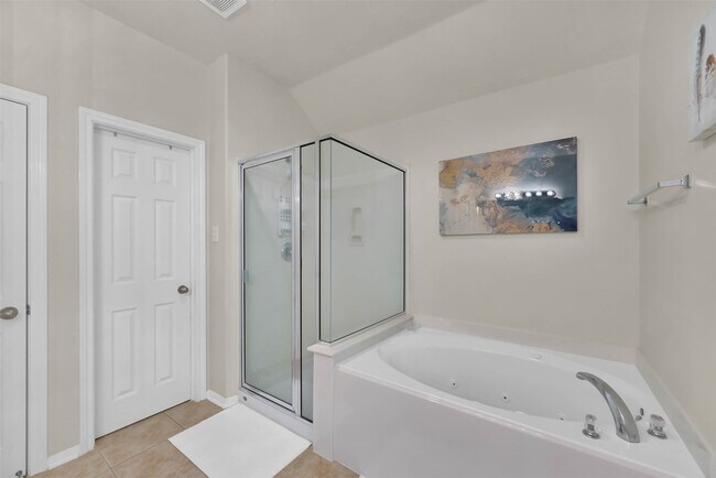 Building Photo - 15 Aquiline Oaks Pl