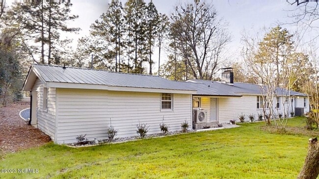 Building Photo - 1255 Central Dr