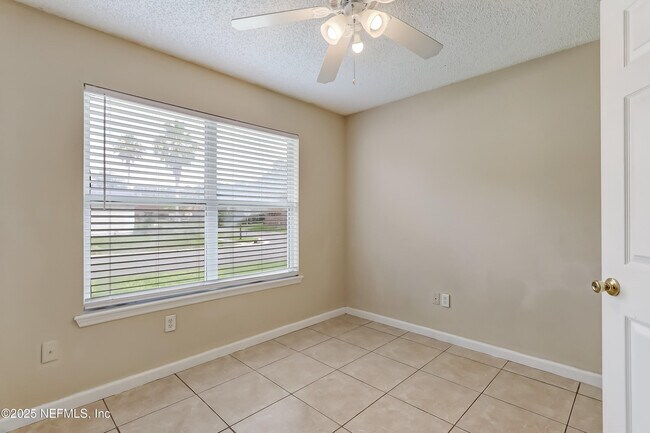 Building Photo - 9703 Cedar Ridge Dr W