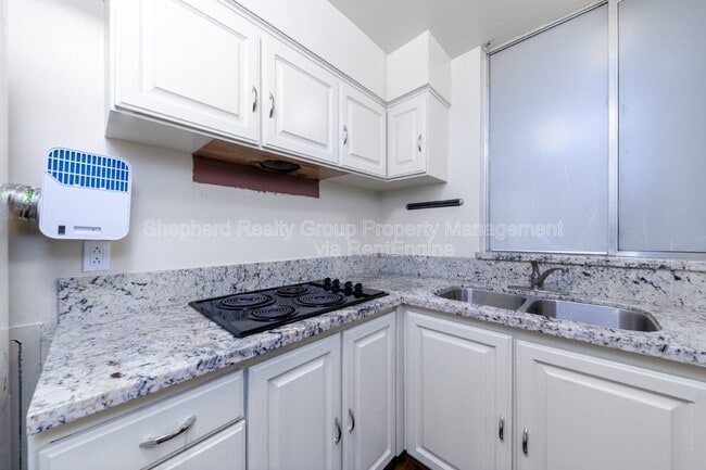 Building Photo - 6979 Palm Ct