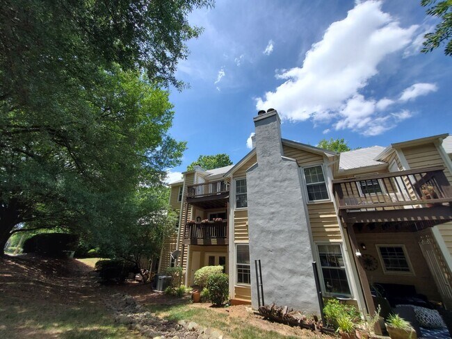 Building Photo - 3200 Selwyn Farms Ln