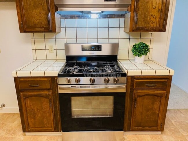 Building Photo - 1055 W Fremont Ave