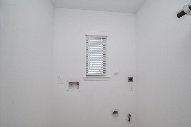 Building Photo - 31953 Retama Rnch Dr