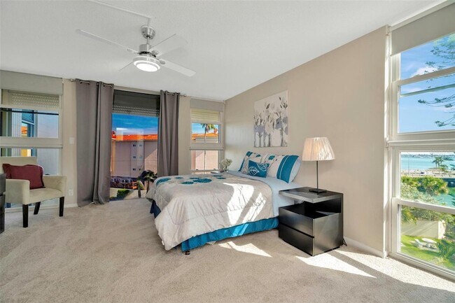 Building Photo - 7400 Sun Island Dr S