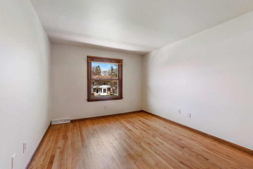 Building Photo - 5247 N Mohawk Ave