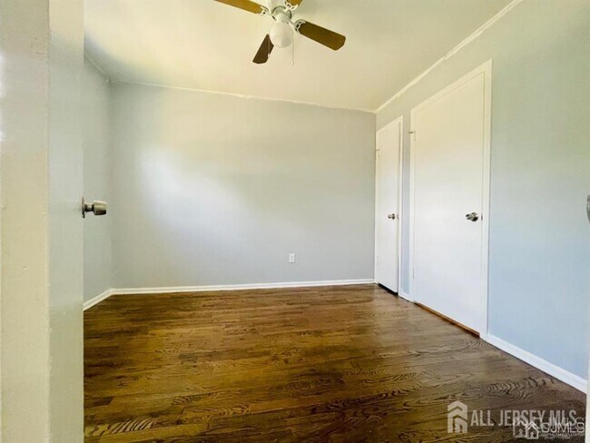 Building Photo - 128 College Dr