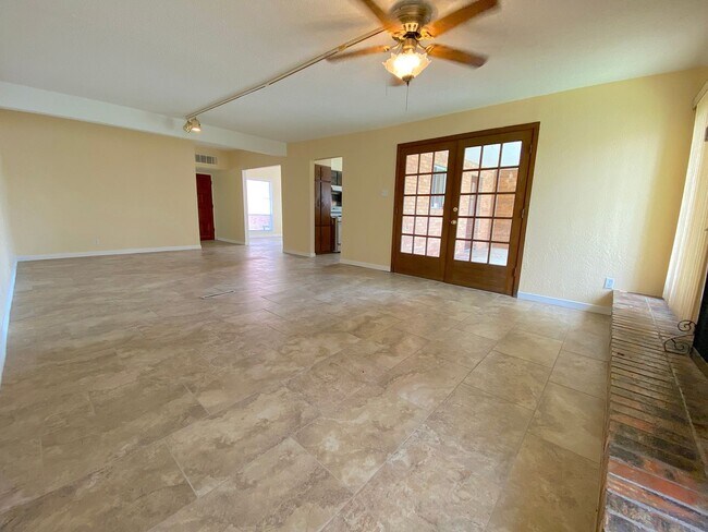Building Photo - Northeast El Paso 3 Bed Refrig A/C! All Tile Flooring