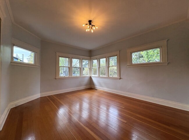 Building Photo - Charming Craftsman Style Home for Rent in ...
