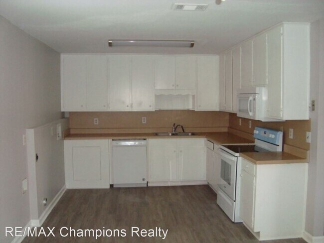 Building Photo - 3 br, 2 bath House - 2230 Airport Thruway