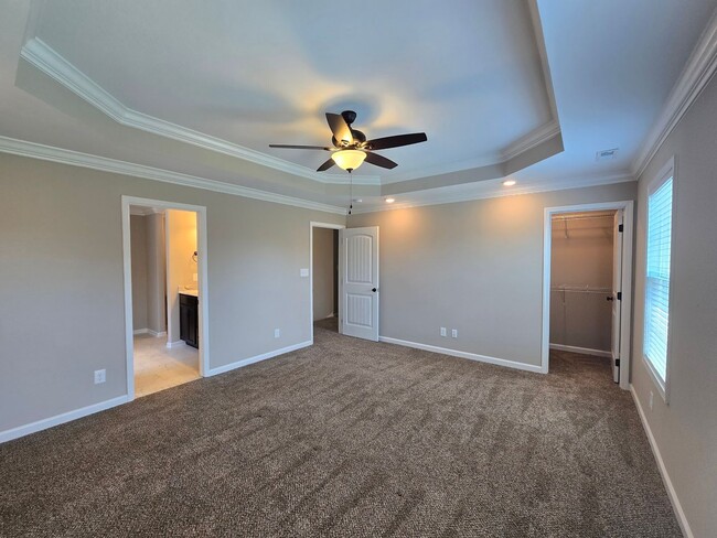 Building Photo - Available for Purchase or Rent!