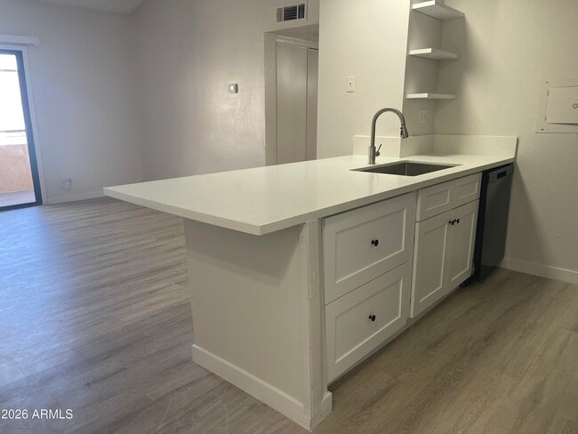 Building Photo - 8055 E Thomas Rd