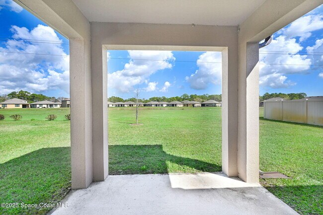 Building Photo - 201 Bubbling Ln