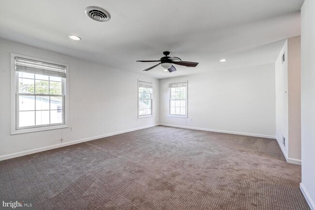 Building Photo - 5404 Arcadia Ave