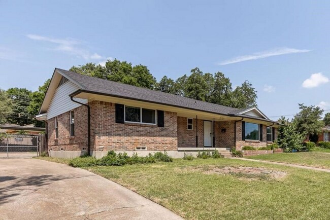 Building Photo - 3109 Pecan Ln