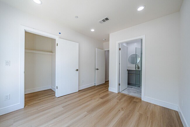 Building Photo - 2055 S Garth Ave